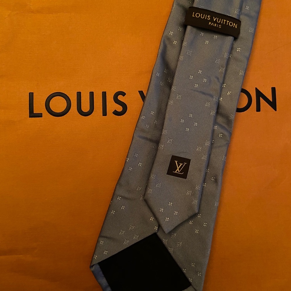 100% authentic Louis Vuitton silk tie